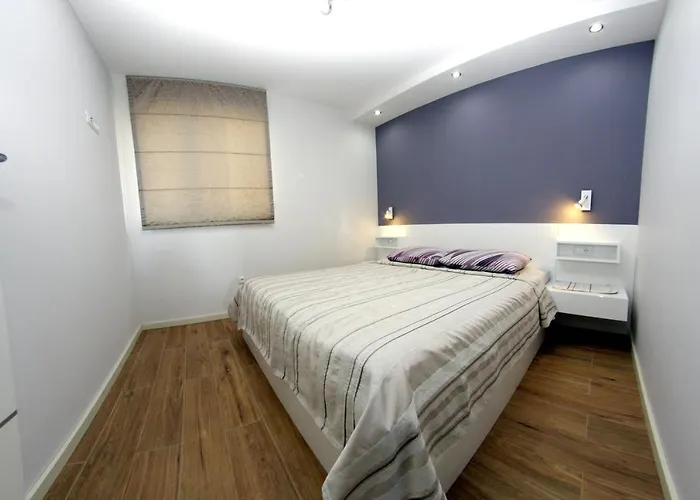 Nena * マカルスカ