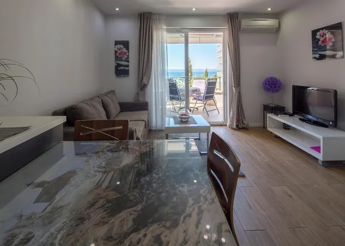 Nena * マカルスカ