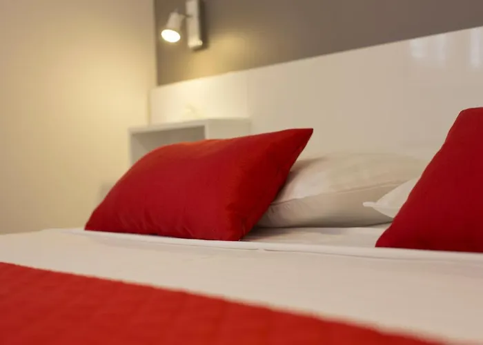 Nena * マカルスカ