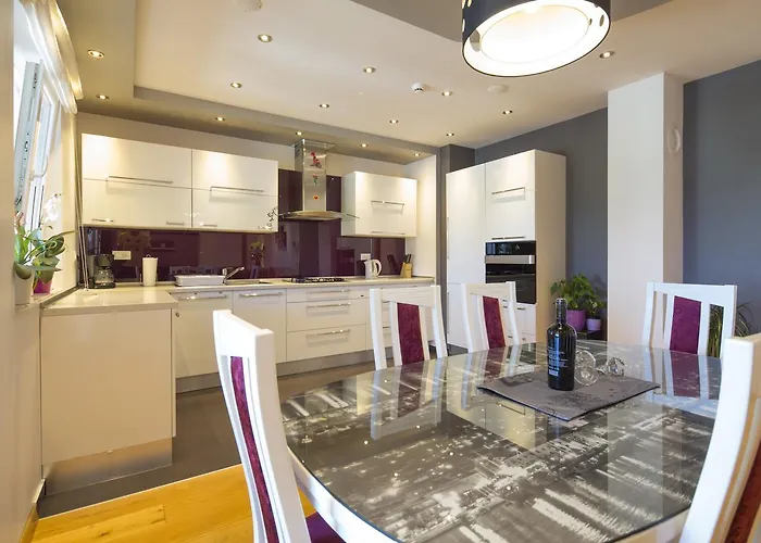 Nena * マカルスカ