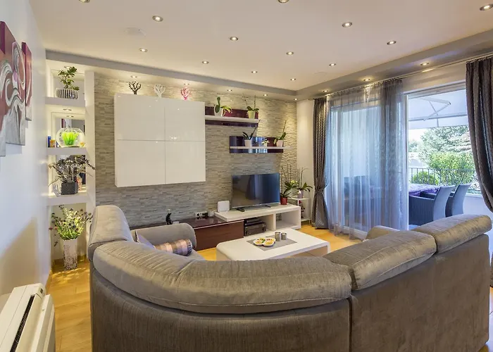 Nena * マカルスカ